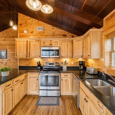 Honey Bee Hideaway Your Sweet Mountain Escape-2